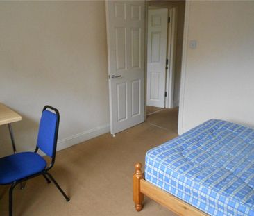 3 bedroom flat to rent - Photo 3
