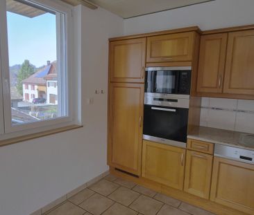 Rent a 4 ½ rooms apartment in Courchapoix - Photo 5