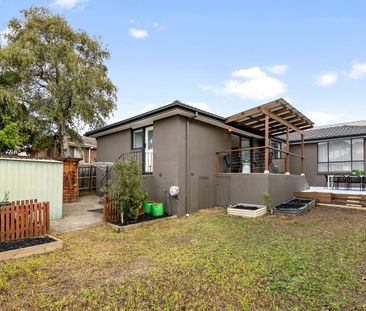 Modern Family Living in Strathmore Heights - Photo 5