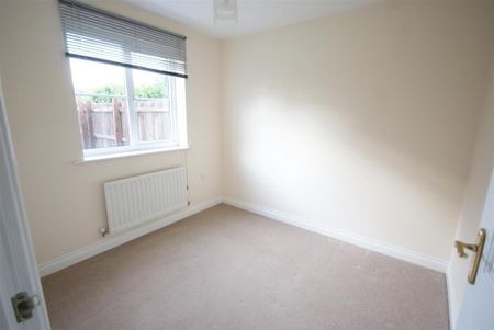 3 bedroom end of terrace house to rent - Photo 3