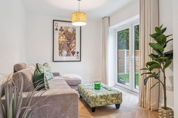 5 bedroom end of terrace house to rent - Photo 1