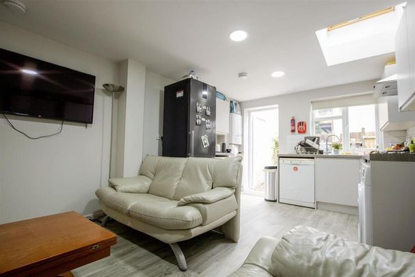 5 bedroom house to rent - Photo 1