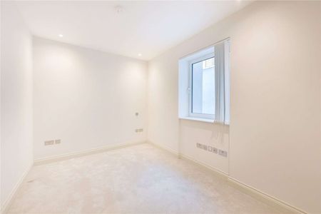 Stunning two bedroom, two bathroom apartment set in converted detached Ealing development. - Photo 5