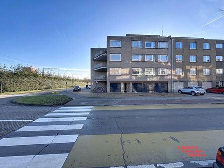 Vernieuwd gelijkvloersappartment - Photo 3