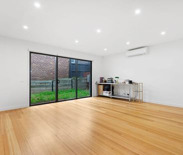 STUNNING TOWNHOUSE - Photo 6