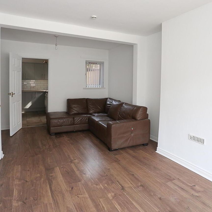 16 Empire Parade, BT126GN, Belfast - Photo 1