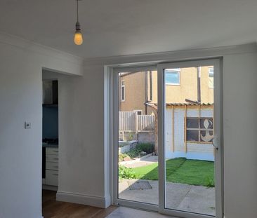 3 Bed Semi-Detached House, Morley Road, BS16 - Photo 6