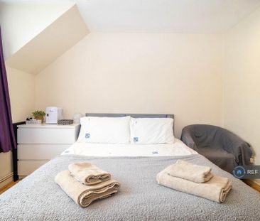 1 bedroom in a flat share to rent - Photo 1