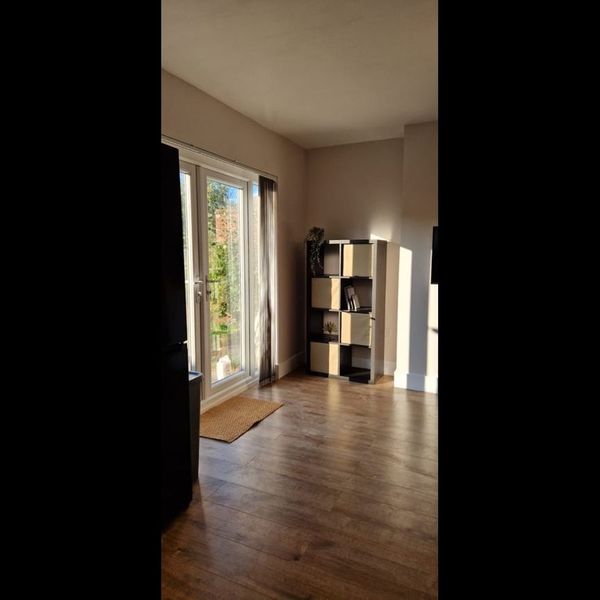 4 Bed Semi-Detached House, Beeston Road, NG7 - Photo 1