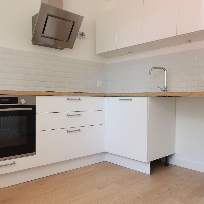 Location Appartement 2 pièces 43m² ST GENEST LERPT 42530 - Photo 1