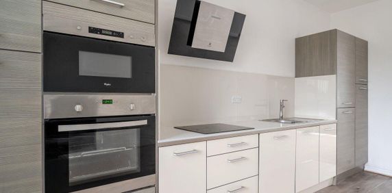 3 bedroom apartment to rent - Photo 2