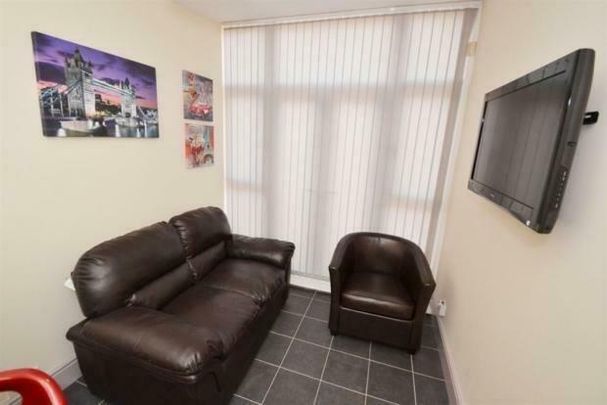 3 bedroom flat to rent - Photo 1