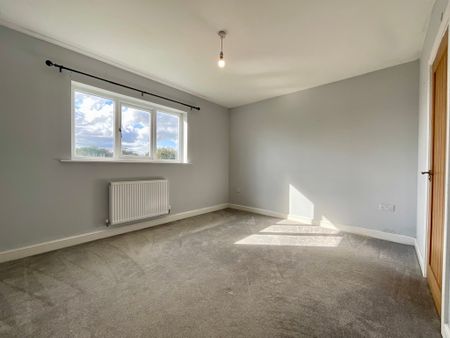 3 bedroom Detached Bungalow to let - Photo 3