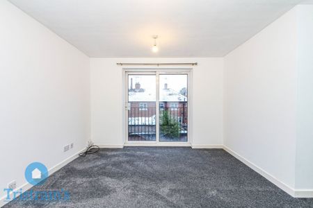 2 bed Flat for Rent - Photo 2