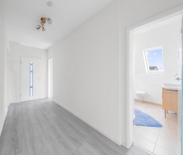 Helle schön geschnittene 4-Zi. Dachgeschoss-Wohnung - Photo 4