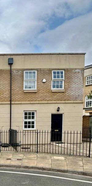 2 bedroom property to rent - Photo 1