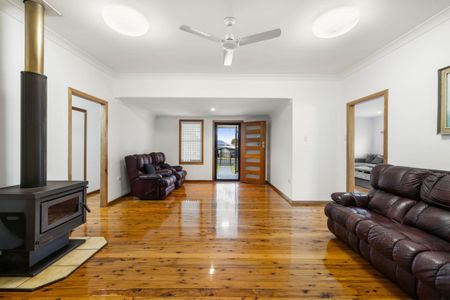 FAMILY HOME ON LARGE FULLY FENCED BLOCK! - Photo 4