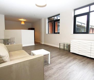 Studio to rent - Photo 2