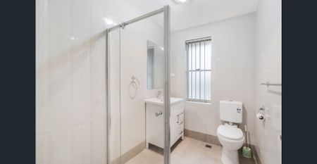 3 BEDROOM FAMILY HOME! - Photo 3