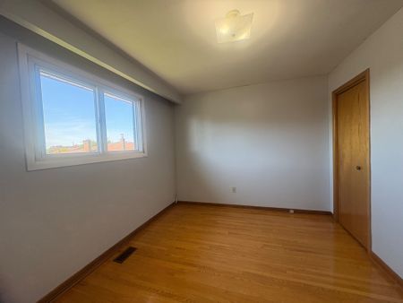 For Lease - 20 Sorlyn Avenue, Toronto, Ontario - Photo 5