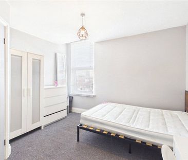 Room 5 - Photo 4