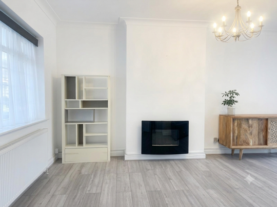 4 bedroom terraced house to rent - Photo 1