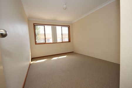 WELL POSITIONED END TOWNHOUSE - Photo 2