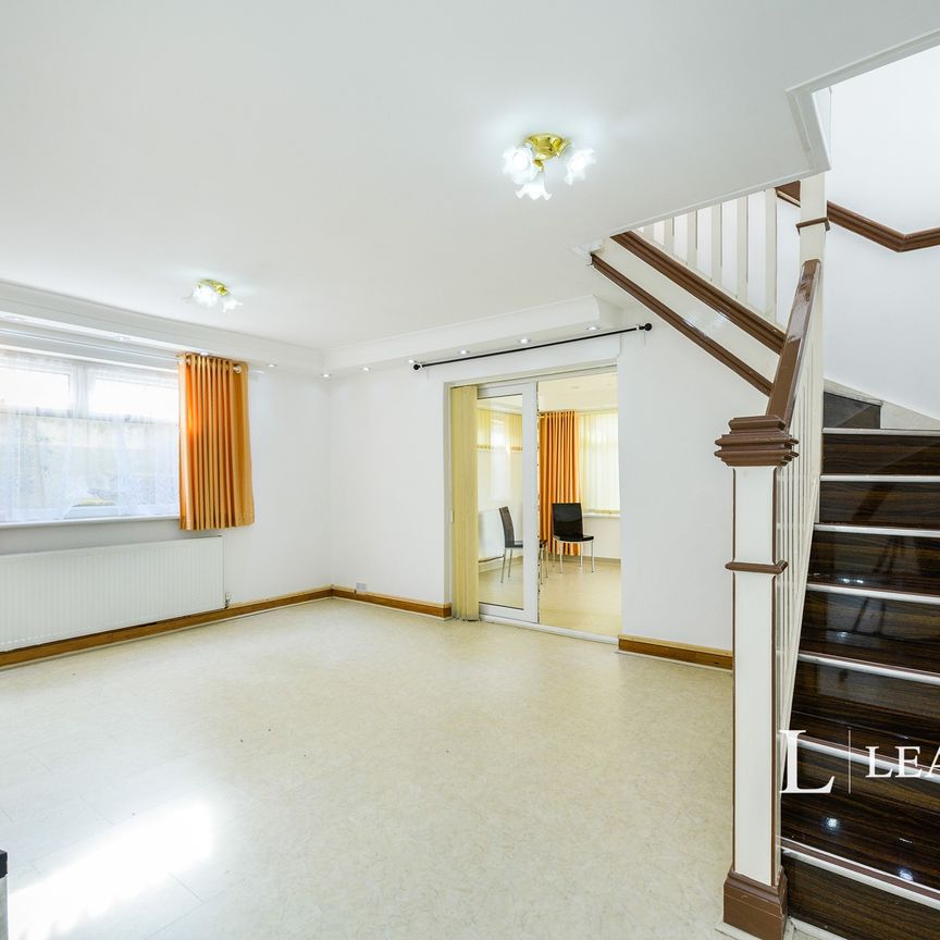 5 bedroom bungalow to rent Milton Road, CR3 - Photo 1