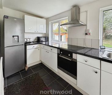 3 bedroom semi-detached house to rent - Photo 5