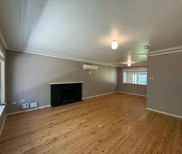 Prime Location – Walk to Shops! - Photo 5