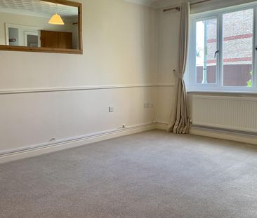 Charles Melrose Close, Bury St. Edmunds, Mildenhall - Photo 1