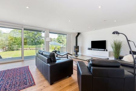 4 bedroom detached house to rent - Photo 2