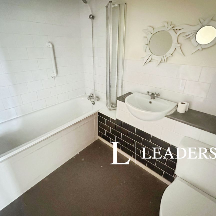 2 bedroom house to rent Heath Street, Chesterton, ST5 - Photo 1