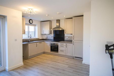 3 bedroom semi-detached house to rent - Photo 5