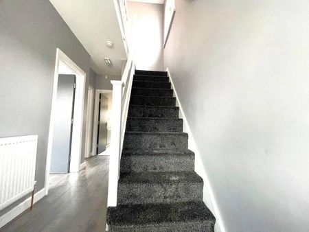 3 bedroom semi-detached house to rent - Photo 4