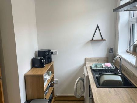 First floor one bed flat Room B- FIRST FLOOR - Photo 5