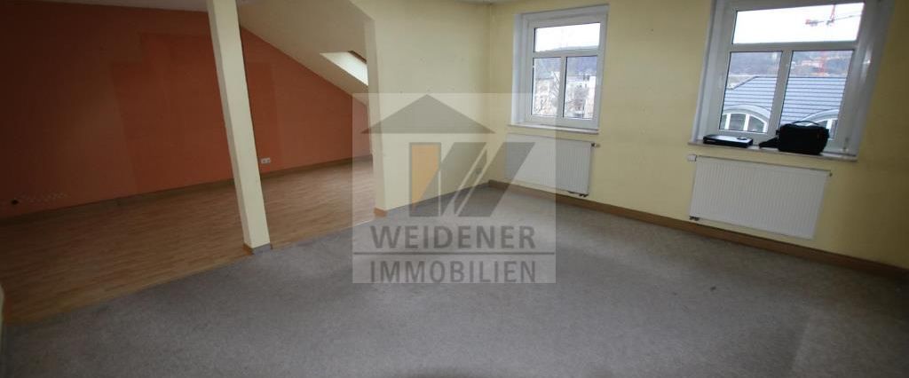 Große 4 Raum-Dachgeschosswohnung mit Balkon und Gäste-WC! - Photo 1