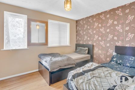 Burket Close, Southall - Photo 3