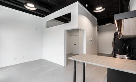 Newport: Loft Suites – 710 Westminster - Photo 2