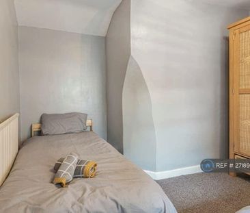 3 bedroom flat to rent - Photo 6