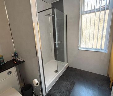 4 bedroom house of multiple occupation to rent - Photo 1