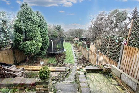 3 bedroom terraced house to rent - Photo 2