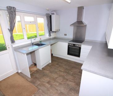 2 bedroom semi-detached house to rent - Photo 6