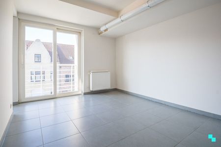 Instapklaar, energiezuinig appartement met staanplaats te Roeselare - Photo 2