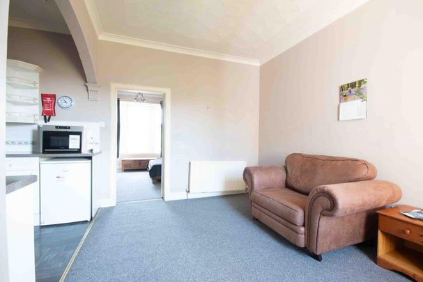 1 bedroom flat to rent - Photo 1
