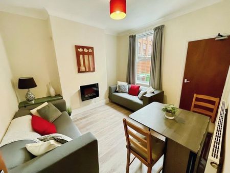 4 bedroom townhouse to rent - Photo 2