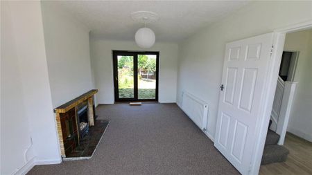 3 bedroom semi-detached house to rent - Photo 3