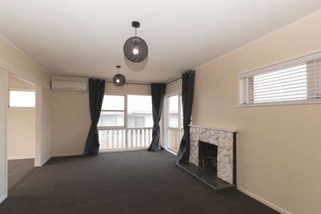 Smart Stylish Home on Sycamore Dr - Photo 2