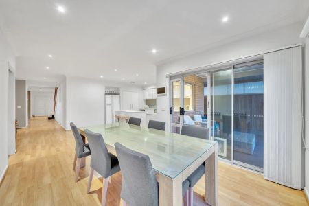 Elevated Lifestyle near Town Centre & Train Station - Photo 4