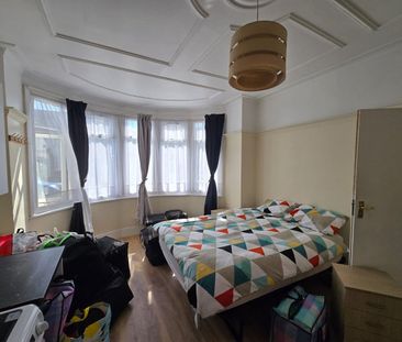 Studio Flat, Berkshire Gardens, N13 - Photo 4